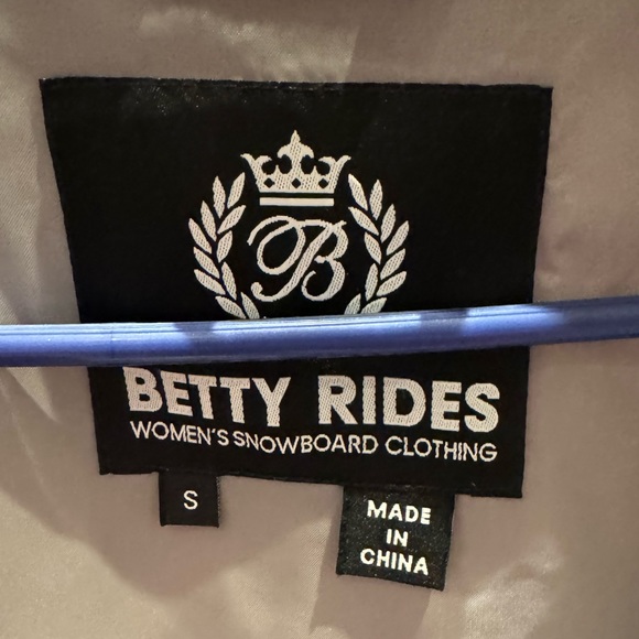 Betty Rides Snow Jacket - Picture 3 of 3